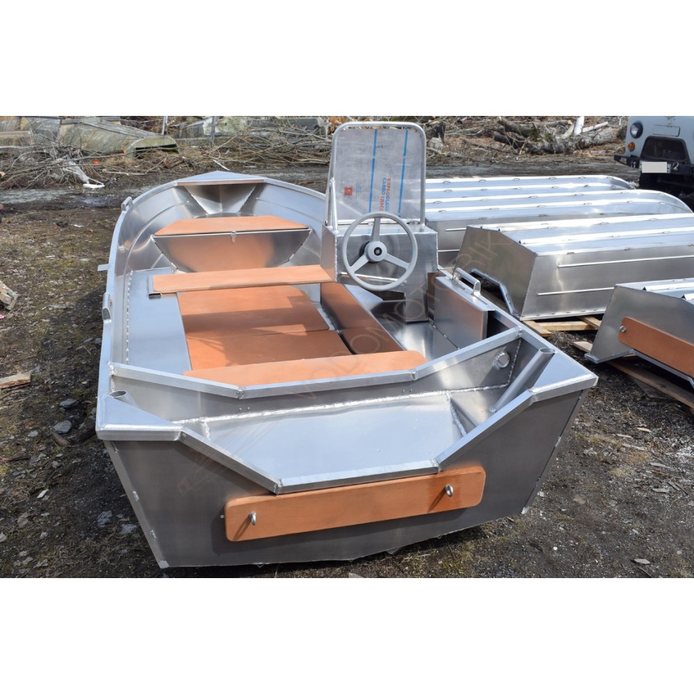 Алюминиевая лодка Алюмакс-415 с консолью