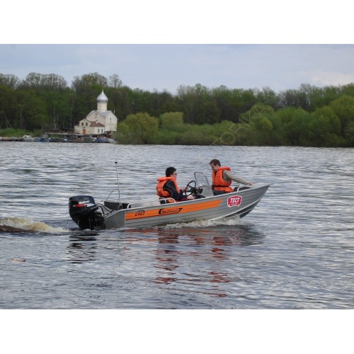 Алюминиевая лодка Wellboat-42 NexT консоль