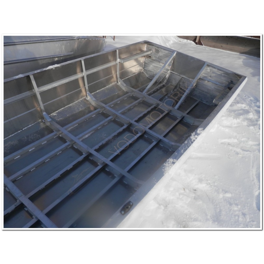 Алюминиевая лодка Вятка Шило под водомет