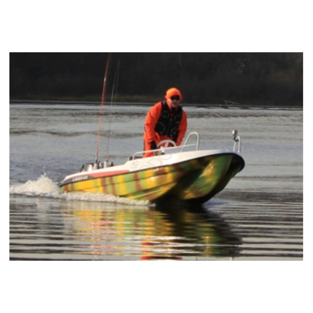 Лодка LAKER 410 пластиковая моторно-гребная с креслом, центральной консолью и реллингами (камуфляж)