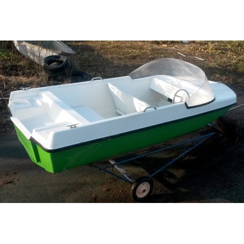 Моторная лодка с автомобильной компоновкой Легант-380 Авто