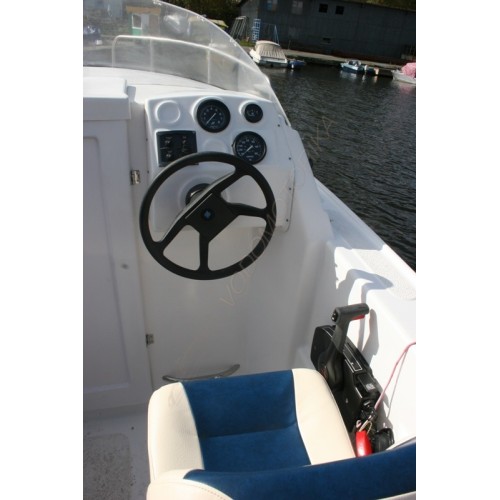 Каютный стеклопластиковый катер Легант-515К