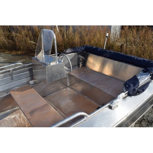 Алюминиевая лодка Алюмакс-435 с консолью