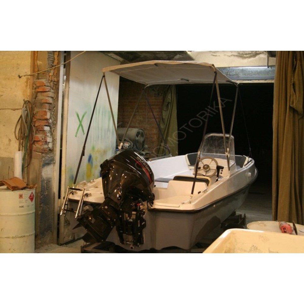 Лодка пластиковая Армада Барракуда ( консоль справа )