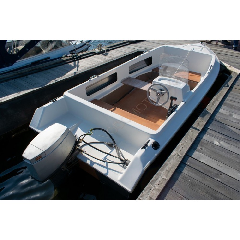 Алюминиевая лодка Алюмакс-435К с консолью