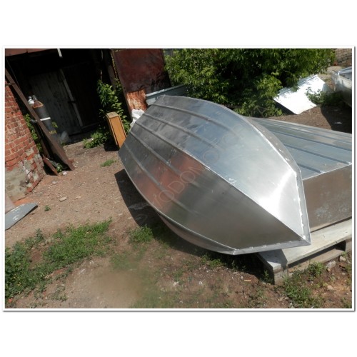 Алюминиевая моторно-гребная лодка Вятка Вариант