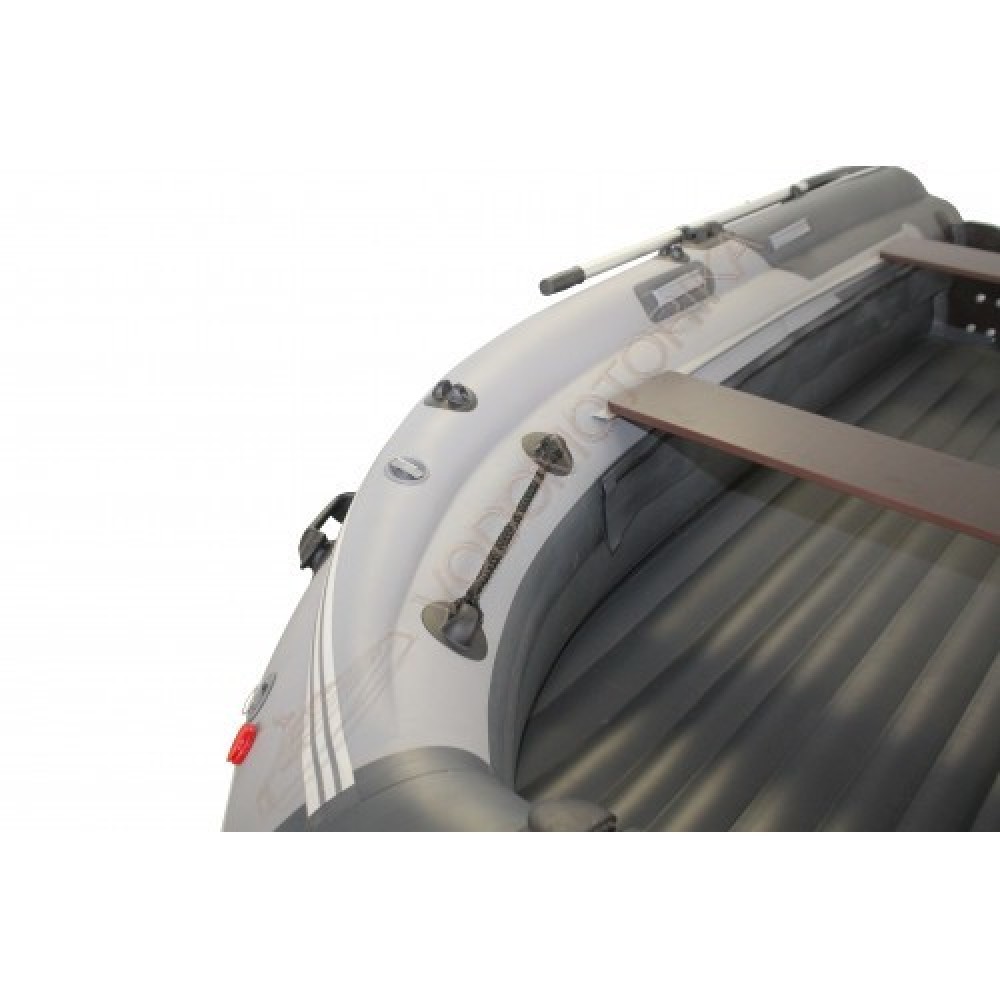 Надувная лодка Reef Skat 450 S НД с интегрированным фальшбортом