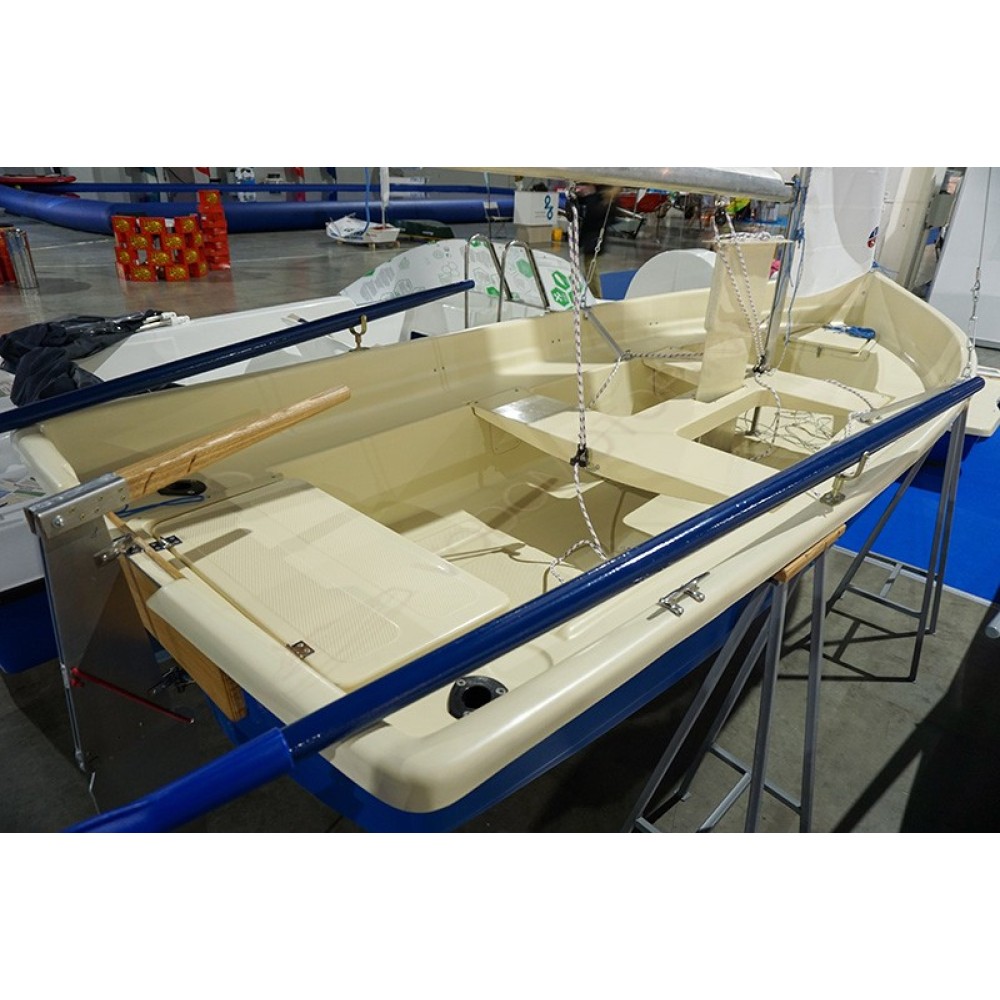Стеклопластиковая лодка Тортилла-395 Комби без парусного вооружения