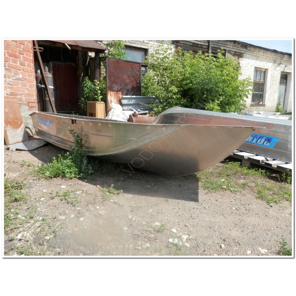 Алюминиевая моторно-гребная лодка Вятка Вариант