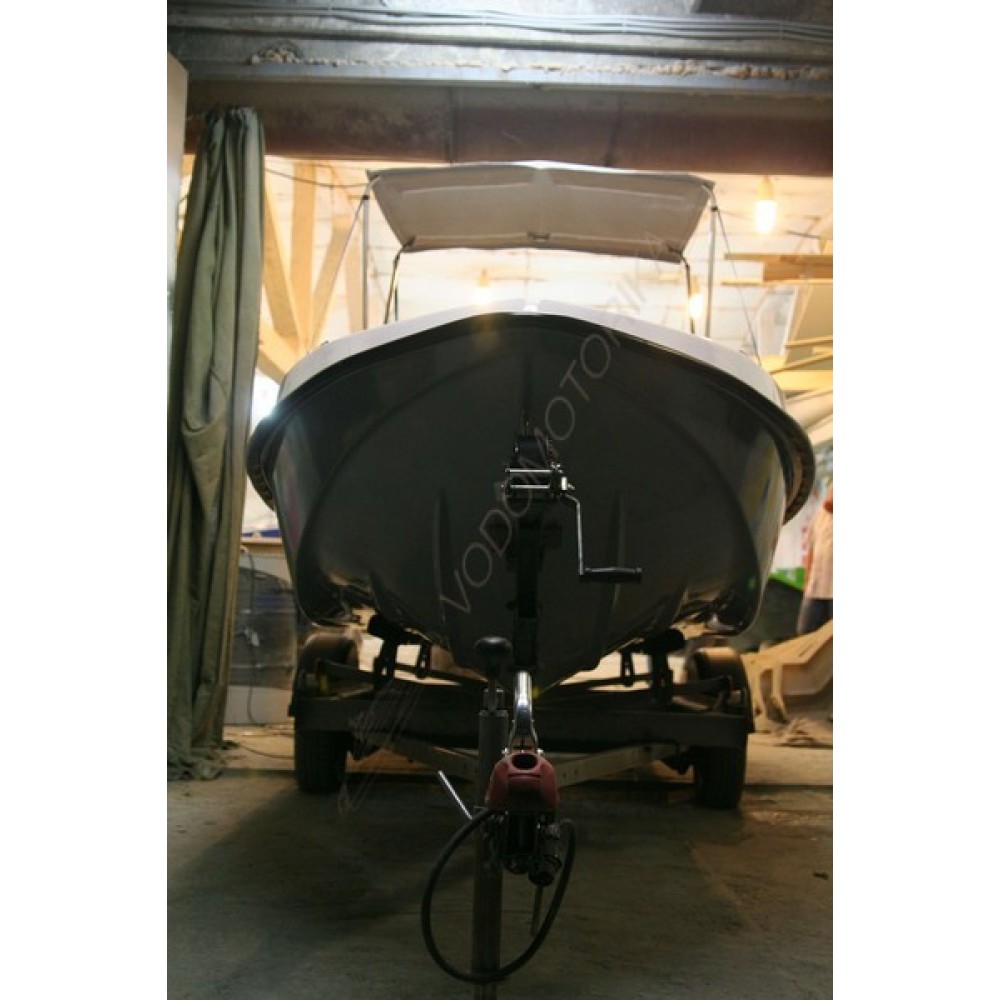 Лодка пластиковая Армада Барракуда ( консоль справа )