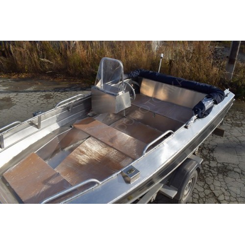 Алюминиевая лодка Алюмакс-435 с консолью