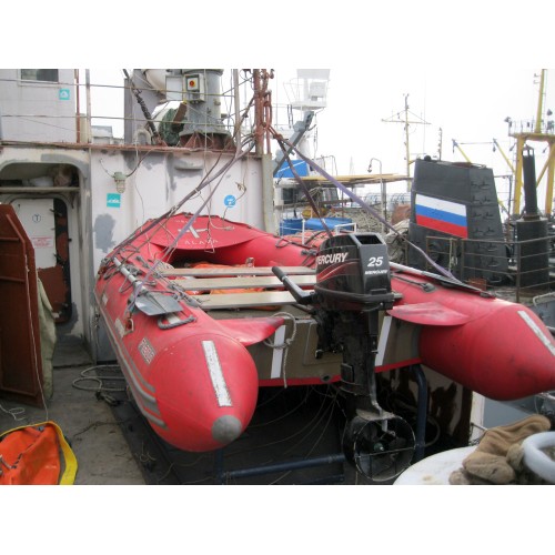 Лодка Мнев и К ФАВОРИТ F-420D (красный)