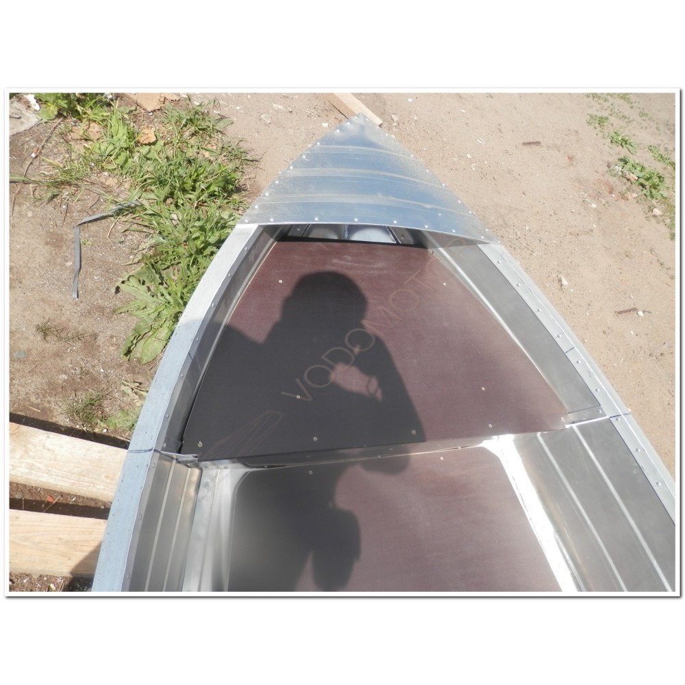 Алюминиевая моторно-гребная лодка Вятка Профи 37