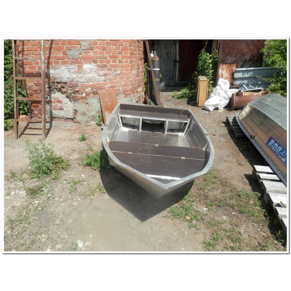 Алюминиевая моторно-гребная лодка Вятка Вариант