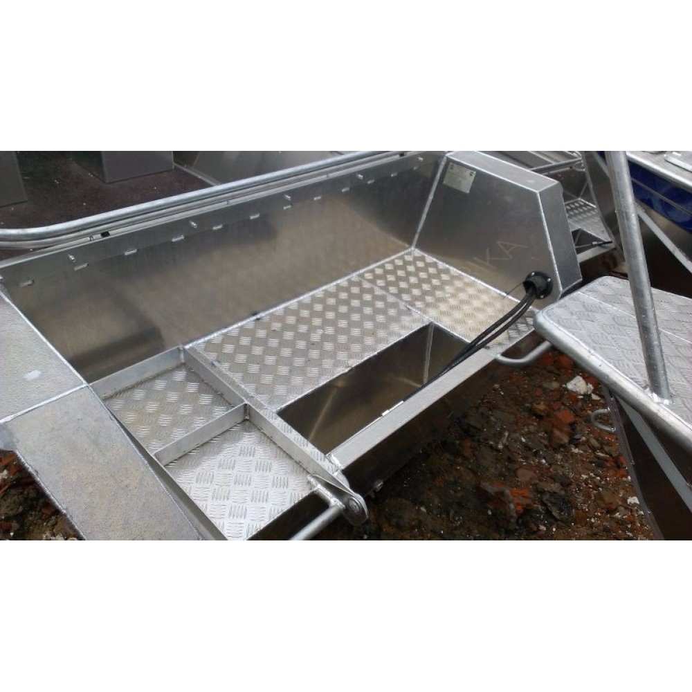 Алюминиевая моторная лодка RusBoat 52