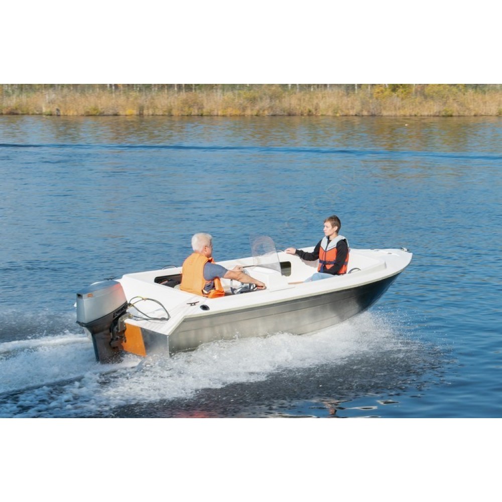 Алюминиевая лодка Алюмакс-435К с консолью