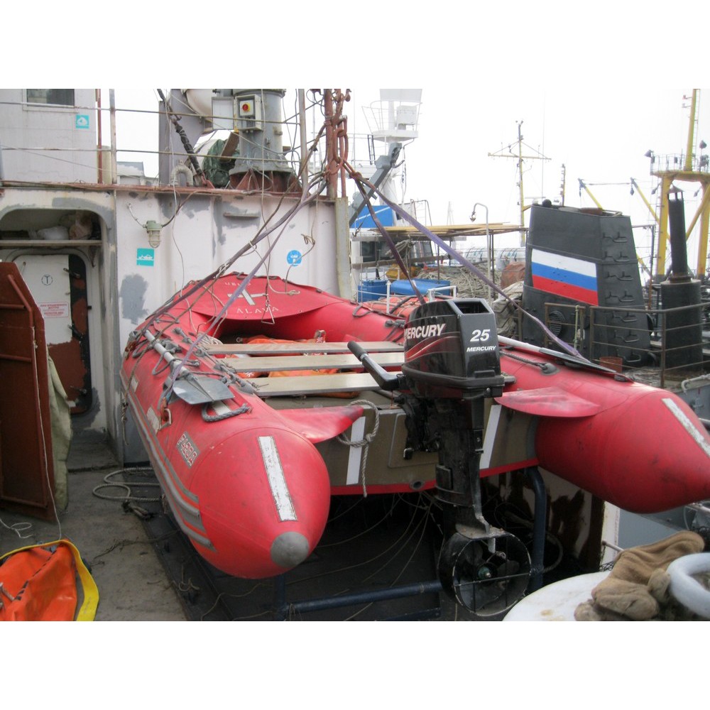 Лодка Мнев и К ФАВОРИТ F-470D (красный)