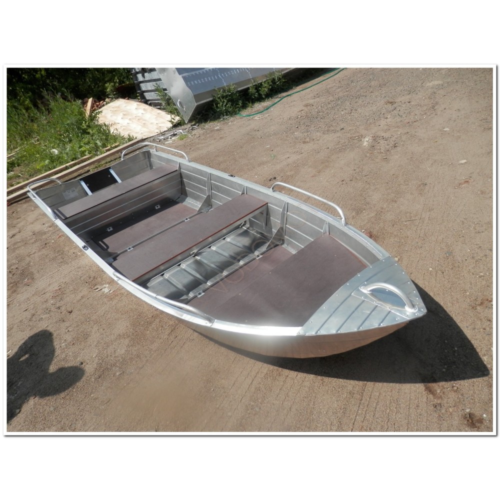 Алюминиевая моторно-гребная лодка Вятка Профи 32