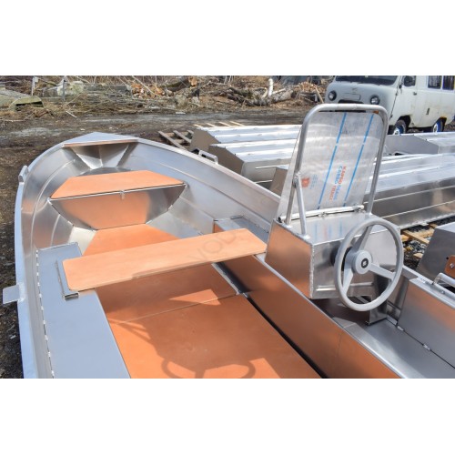 Алюминиевая лодка Алюмакс-415 с консолью