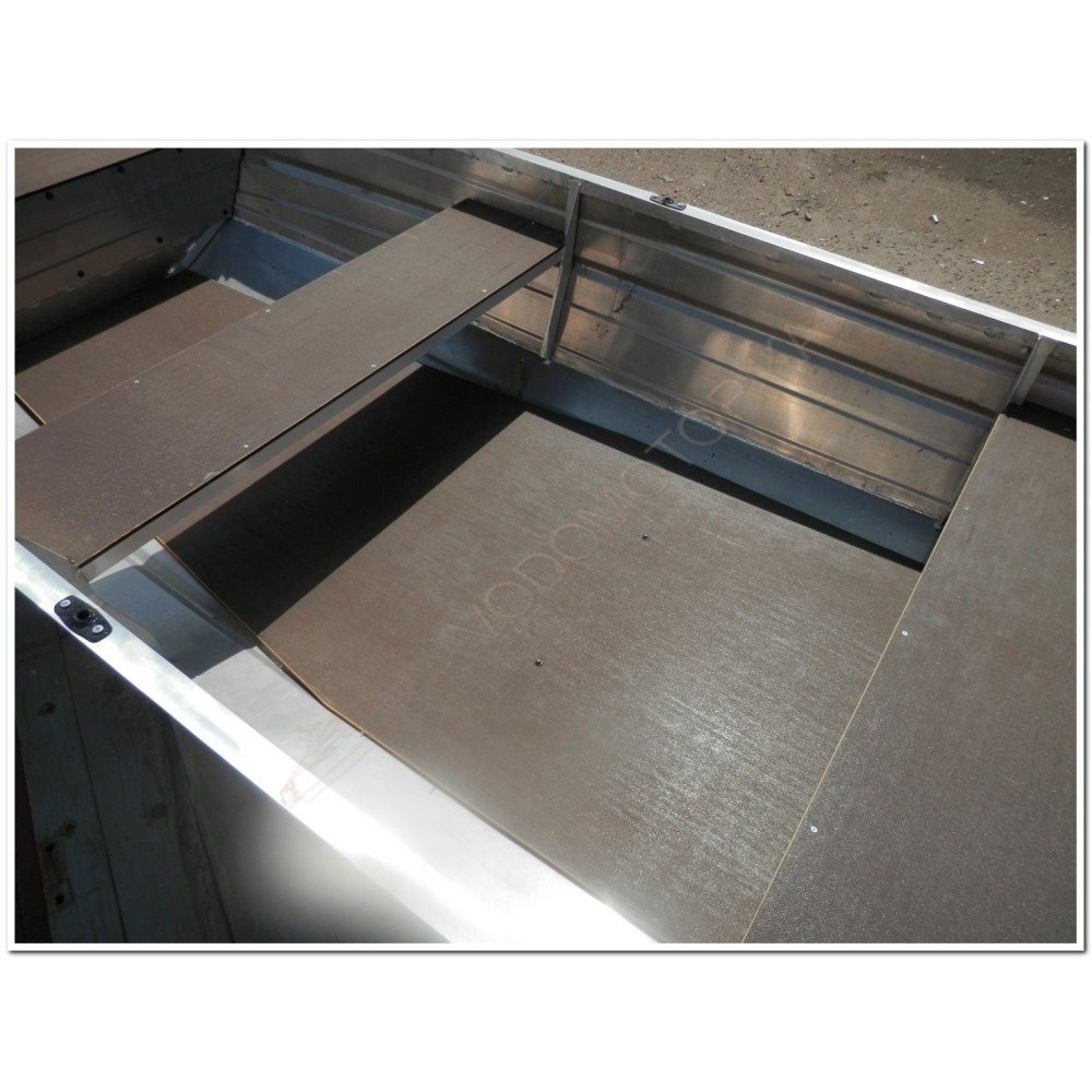 Алюминиевая лодка Вятка Профи 38